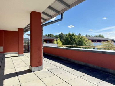 Bezugsfreie 3-Zimmer-DG nahe Naturschutzgebiet mit beeindruckender Dachterrasse! Saniert!