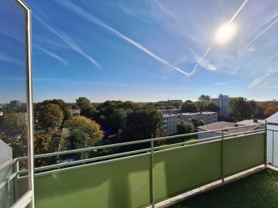 Helle 2-Zimmer Wohnung im 7. OG mit Balkon in Krefeld-Benrad