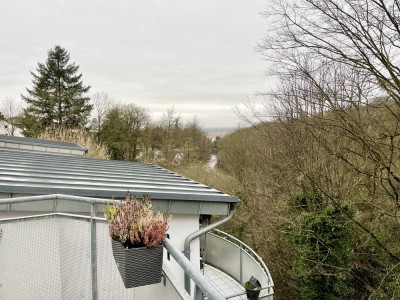 * schöne 3-Raumwohnung in grüner Lage mit Balkon, Einbauküche und modernem Bad *