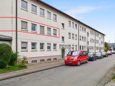 Zentrale 3-Zimmer-Etagenwohnung in Eltingen. Renovieren und einziehen oder vermieten.