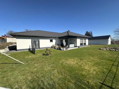 Leben, wo andere Urlaub machen I  Exklusiver Bungalow, dem es an nichts fehlt