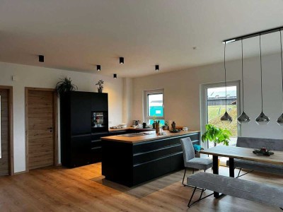 Modernes Wohnen auf höchstem Niveau – Stilvolles Haus mit Blick ins Grüne und perfekter Ausstattung