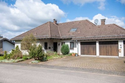 Bungalow mit großer Einliegerwohnung und Fernsicht in ruhiger Wohnlage von Marmagen