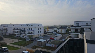 Gehobene und moderne 3 Zimmer-Wohnung im Staffelgeschoss mit Tiefgaragenstellplatz