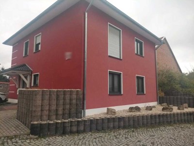 Moderne Stadtvilla mit zwei vermieteten Wohneinheiten – Attraktive Kapitalanlage in Döllstädt