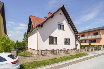 Großzügiges Wohnhaus mit blickgeschütztem Garten in ruhiger Siedlungslage