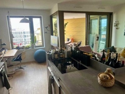 Top Floor Apartment with Balcony and River View - Zollhafen Mainz