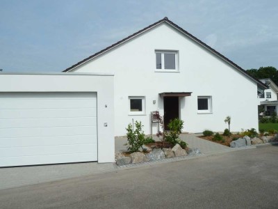 Moderne Doppelhaushälfte mit tollem Garten in ruhiger Lage von Löchgau