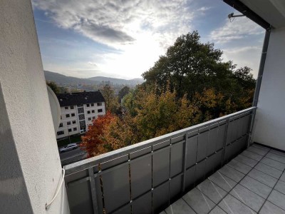 Helle Etagenwohnung mit Blick über die Iserlohner Landschaft – Wohnen im Grünen und dennoch zentral!
