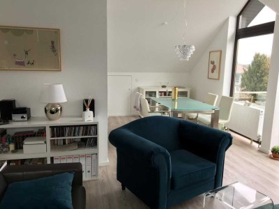 Helle 2-Zimmer Dachgeschosswohnung mit Balkon in Stuttgart-Botnang