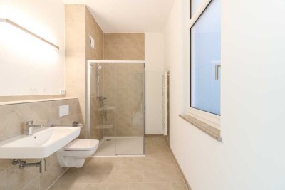 Großzügige 2-Zi.-Wohnung mit Loggia, moderner Einbauküche und elegantem Tageslichtbad!