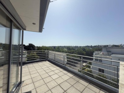 Helle Dachgeschosswohnung mit Dachterrasse und Parkblick!