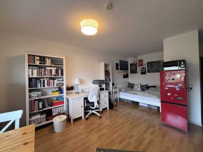 Moderne 1-Zimmer-Wohnung mit EBK, Balkon & Außenstellplatz – ideal für Singles!