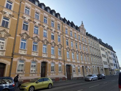 Sofort frei: 2-Zimmer-Dachgeschosswohnung mit Weitblick im Herzen von Plauen