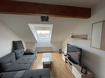 Helle 2 Zimmer Dachgeschosswohnung in Rosdorf-Mengershausen für alleinstehende Berufstätige
