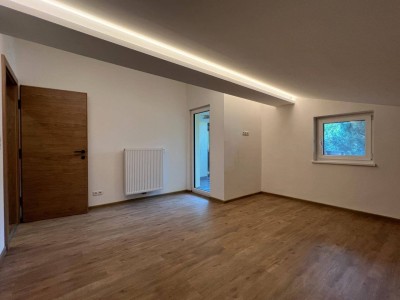 Großzügige 5-Zimmer-Dachgeschosswohnung mit Balkon in Maurach bei Buch