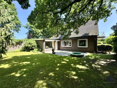 Wohnen mit Substanz und Charakter – freistehendes Einfamilienhaus in bester Lage