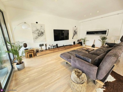 Modernes Designer-Familienjuwel!