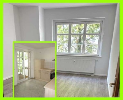 Erstbezug nach Renovierung - Helle große Wohnküche mit moderner Einbauküche - Balkon - neues Laminat