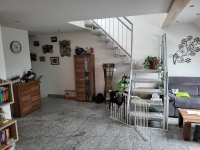 DG-Maisonette, helle und niederenergetische Wohnung mit eigenem Eingang + Balkon