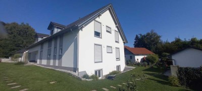 Erstbezug, helle 2 Zimmer Souterrain Wohnung