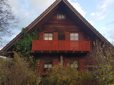 Engel & Völkers: Wohlfühl-Bio-Blockhaus in Feldrandlage am Trätzhof!