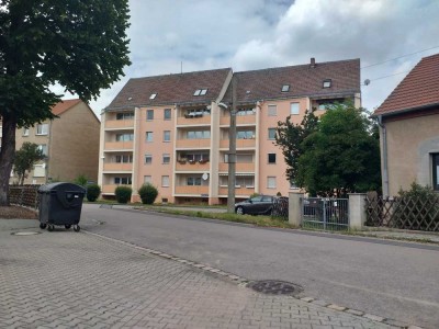 Preiswerte, modernisierte 3-Zimmer-Wohnung mit Einbauküche in Klipphausen