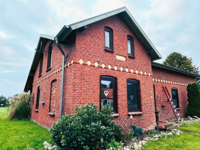 Landidyll: Charmanter Holsteiner Winkelbungalow auf großem Grundstück in Sophienhamm