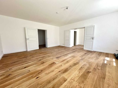 Traumhafte Altbauwohnung im Erstbezug nach Sanierung  
 Einmalige Lage in der Freyung!
