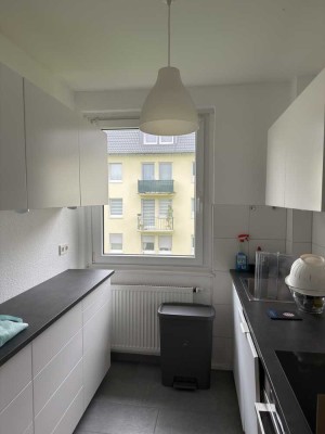 Modernisierte, helle 3,5-Zimmer-Wohnung mit kleinem Balkon