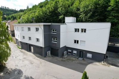 Frisch kernsanierte und bezugsbereite 3-Zimmer-Wohnung mit Außenstellplatz