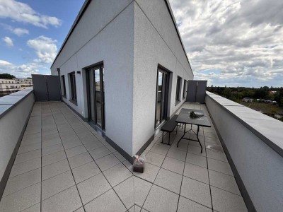 Lichtdurchflutete 2-Raum-Penthouse-Wohnung mit EBK & Aufzug
