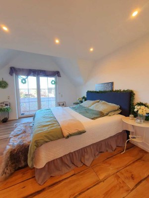 Balkon-Zimmer 1.OG (WG) (Neue Küche,Fussbodenheizung,Solarstrom..)