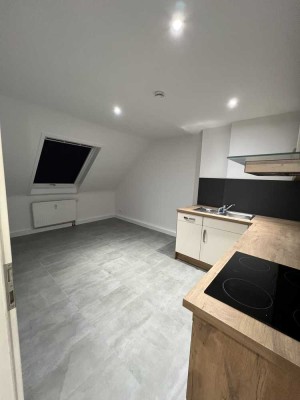 Moderne Dachgeschosswohnung – Erstbezug nach Renovierung in Mönchengladbach Eicken, ca. 45 m²