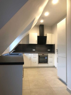 Hochwertig sanierte, exklusive 3,5 Zimmer-Wohnung mit Einbauküche und Balkon in Bremen