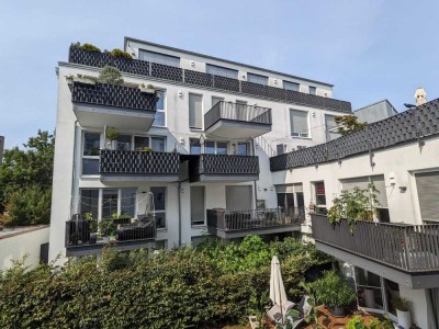 Komf.-4,5-Zi.-Whg. mit Einbaukü., 2 Balkonen, ca. 22 m² Dachterr. u. 2 Badern am östl. Altstadtrand