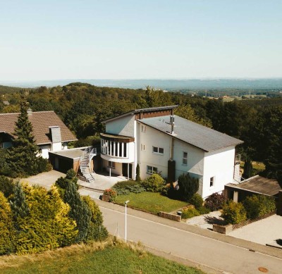 Exklusives Zweifamilienhaus mit wunderschönem Fernblick