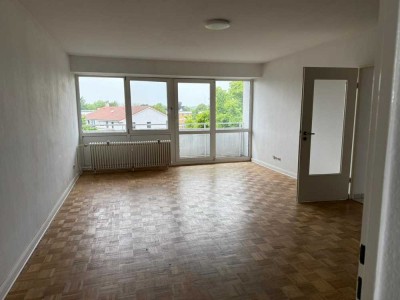 Helle 3-Zimmer-Wohnung mit Balkon und Einbauküche in Döhren