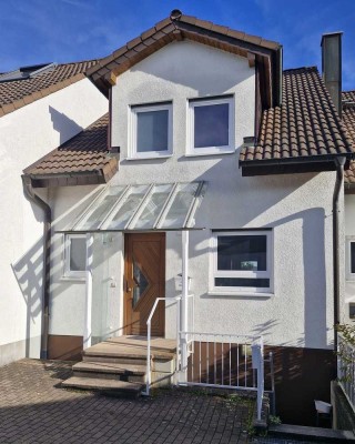Wohnung im Reihenhaus mit Balkon und Garage in Remchingen
