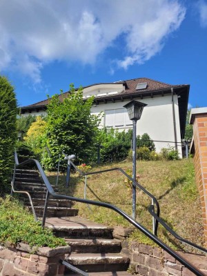 Großzügiges Einfamilienhaus mit Einliegerwohnung und Garage in Bad Hersfeld