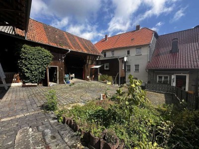 Viel Platz zum Leben, Arbeiten und Entfalten – saniertes Familienanwesen mit Scheune & großem Garten