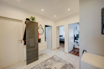 ** Schöne,helle, 3 Zimmerwohnung mit 2 Pkw Abstellplätzen **