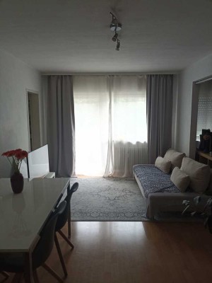 Gepflegte 2-Zimmer-Wohnung mit Balkon und Einbauküche in Karlsruhe