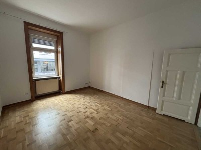 myHome-Immobilien / TOP gepflegter 2 Zi-Altbau mit hohen Decken, EBK und Gartenmitbenutzung