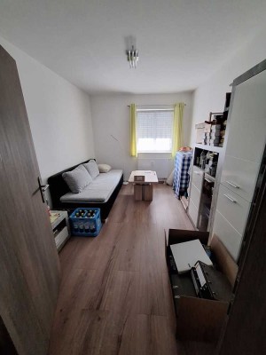 Freundliche und modernisierte 3-Raum-Hochparterre-Wohnung in Brachttal