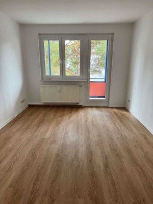 Neu sanierte, helle 2-Raum Wohnung