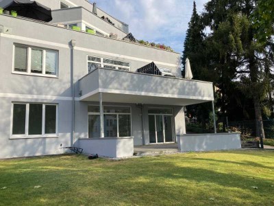 neuwertige, großzügige 2-Zimmer-Wohnung mit Einbauküche und Sonnen-Balkon