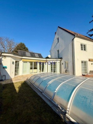 Luxusimmobilie mit Pool zum Verkaufen