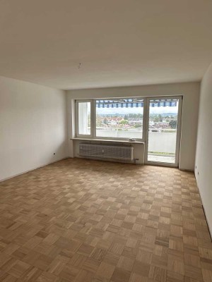 *Erstbezug nach Sanierung* helle 2-Zimmer-Wohnung mit Weitblick