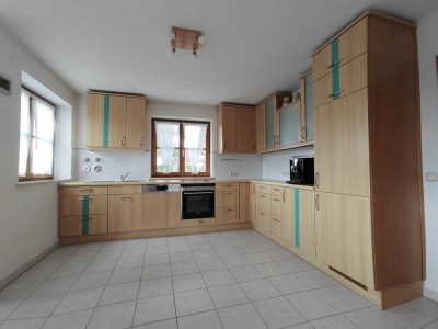 Sehr helle 3-Zimmer-Wohnung, teilmöbliert, mit Balkon und EBK in Maisach